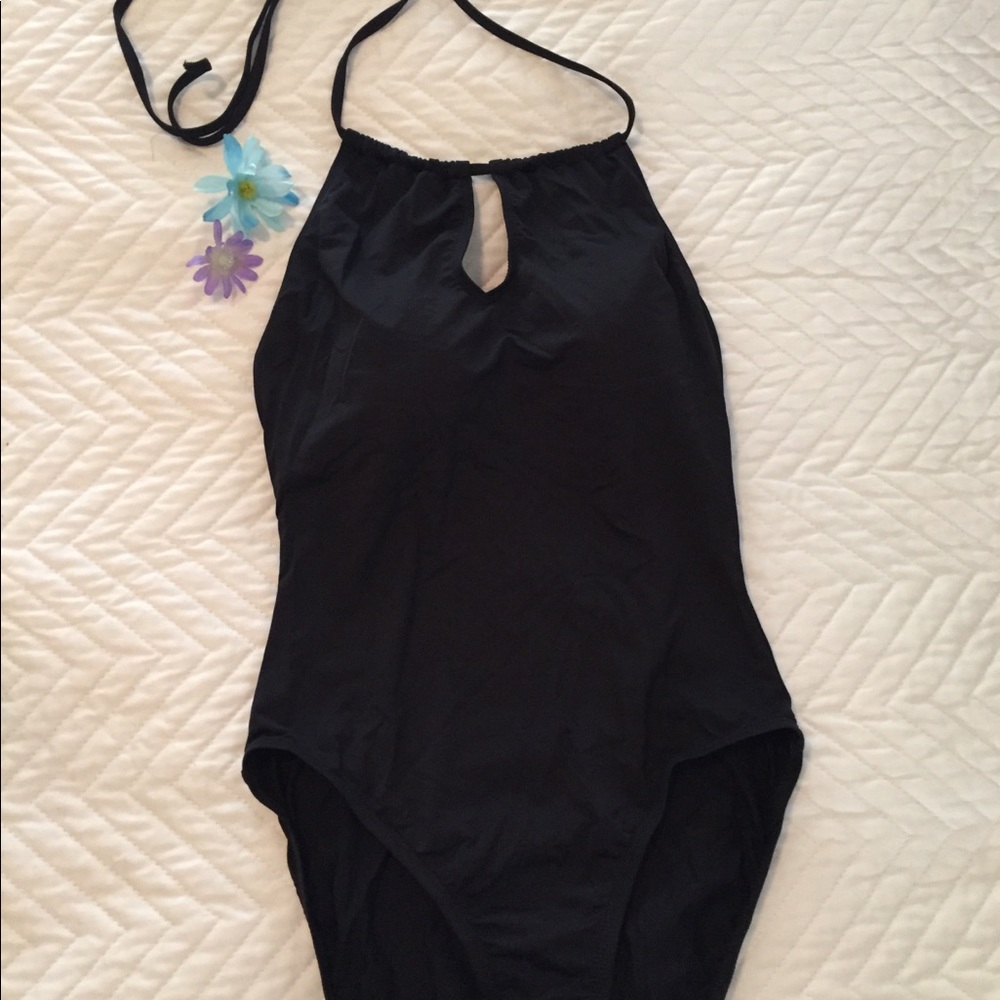 Black swimsuit 😎🌸